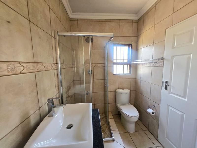 3 Bedroom Property for Sale in Gateway Manor North West